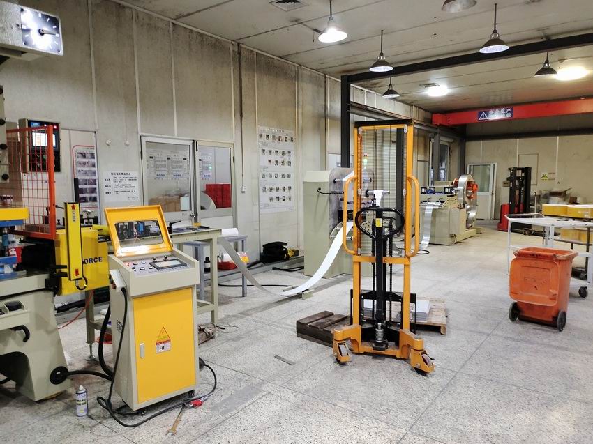 License plate production line, car license plate cutting line, semi-finished license plate automatic production line, new energy vehicle license plate production line, small bus license plate automatic stamping line, label production line, embossing machine, hot stamping machine, reflective film, license plate aluminum coil