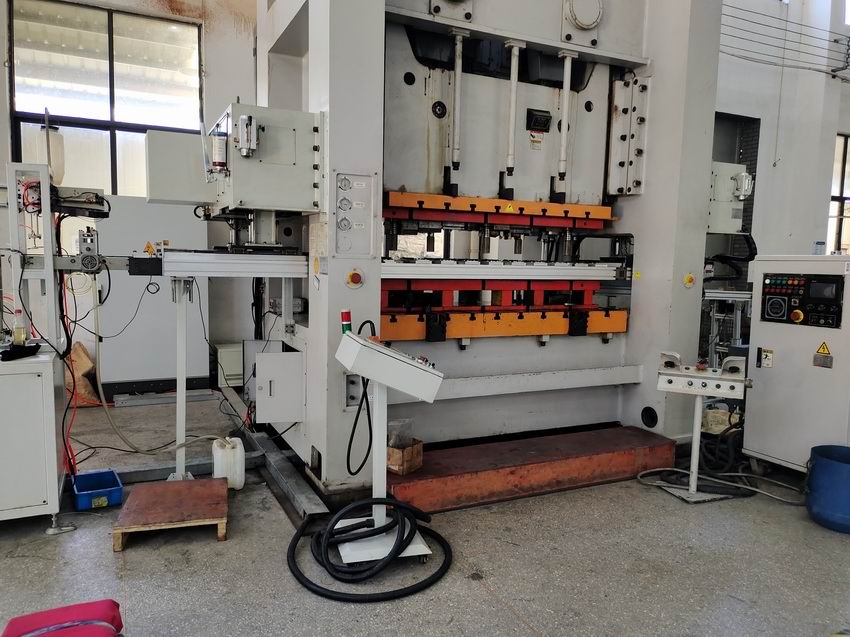 Anime manipulator, multi station stamping manipulator, multi station stamping forming manipulator, in mold transfer manipulator, in mold translation manipulator