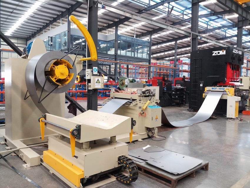 2-in-1 feeding and leveling machine, 2-in-1 feeding machine, unwinding and leveling machine, automatic unwinding and leveling machine, unwinding and leveling machine