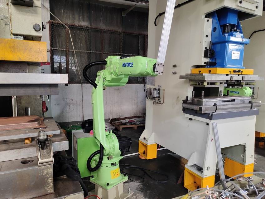 Welding robot, six axis robotic arm, stamping robotic arm, six joint robot, palletizing robot, polishing robotic arm, inspection robot, painting robot, stamping loading and unloading robotic arm, precision machining loading and unloading robot, bending robotic arm, die-casting and casting robot, packaging sorting robot, adhesive sealing robot