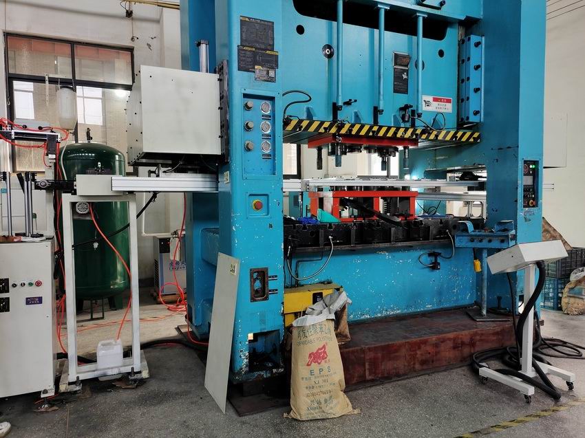 3D robotic arm, multi station stretching and forming robotic arm, in mold stamping and lifting robotic arm