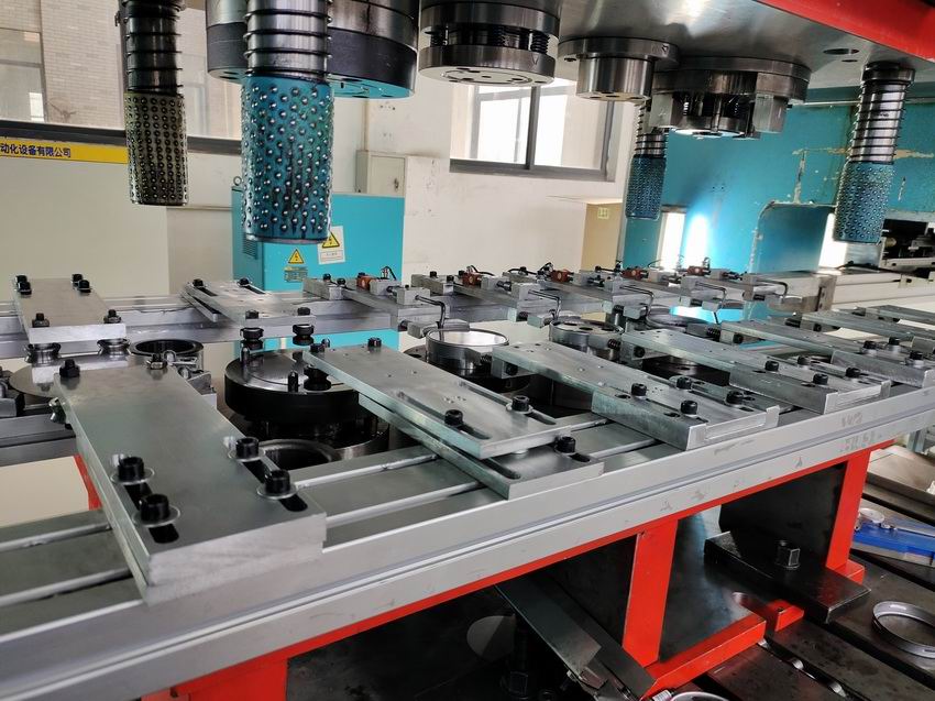 3D robotic arm, multi station stretching and forming robotic arm, in mold stamping and lifting robotic arm