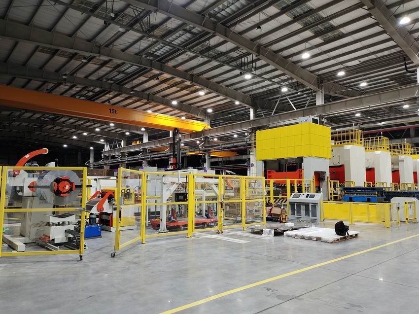 Three in one feeding machine, punch press feeding machine, roll material stamping automatic feeding machine, three machine integrated servo feeding line