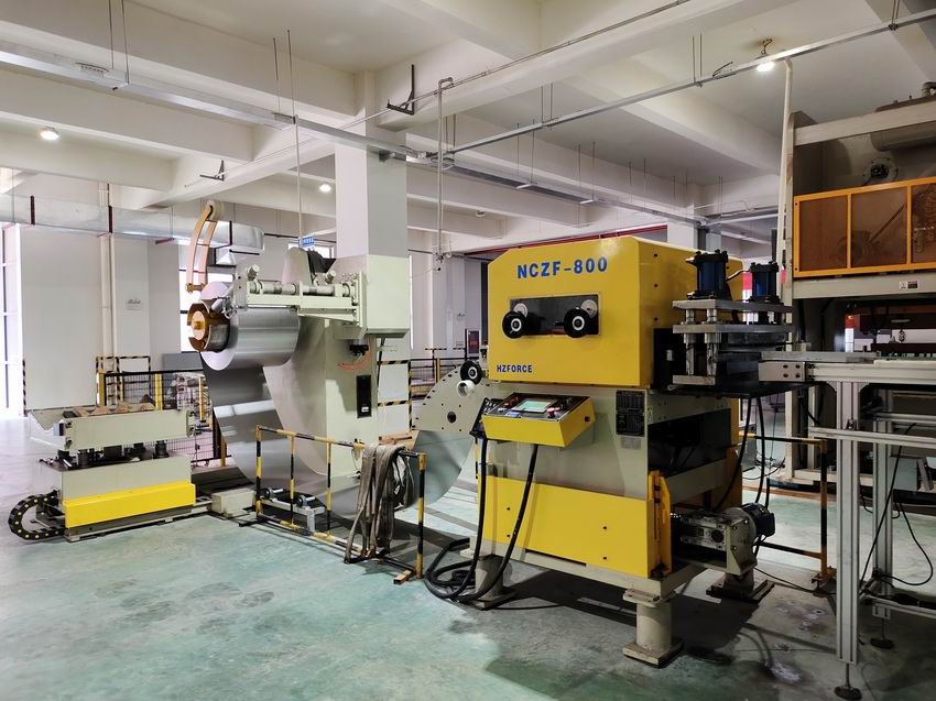 Three in one feeding machine, punch press feeding machine, roll material stamping automatic feeding machine, three machine integrated servo feeding line