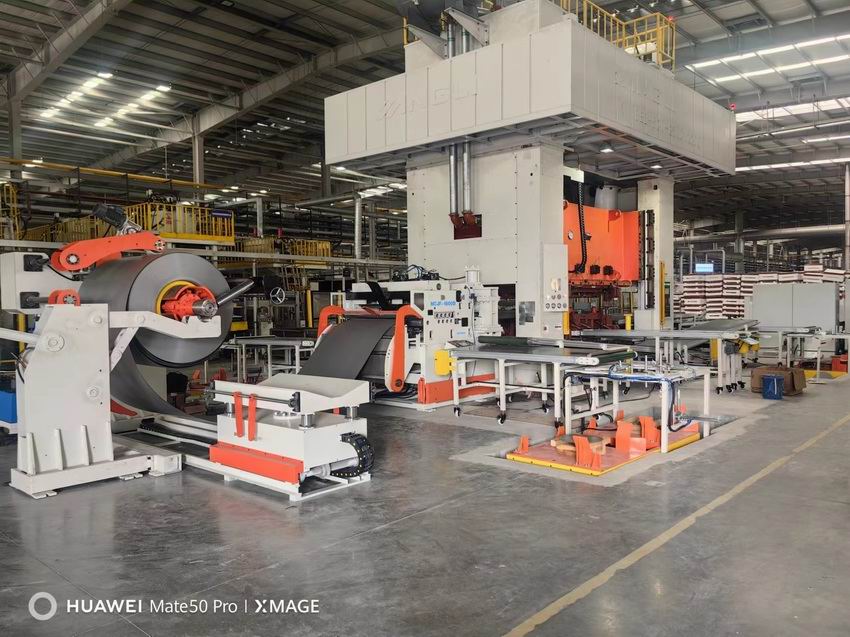 Three in one feeding machine, punch press feeding machine, roll material stamping automatic feeding machine, three machine integrated servo feeding line